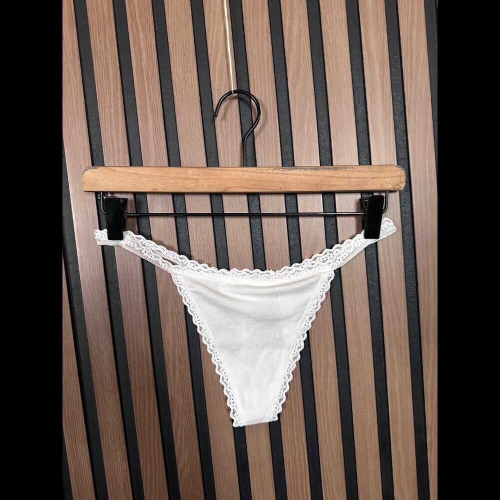 New Victorias Secret Panties Large White Eyelet V String Thong Elastic Lace Trim